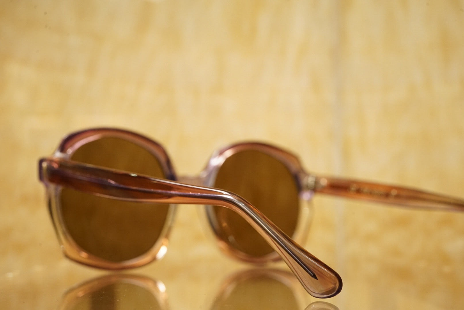 1970s OLIVER GOLDSMITH “WENSDAY”