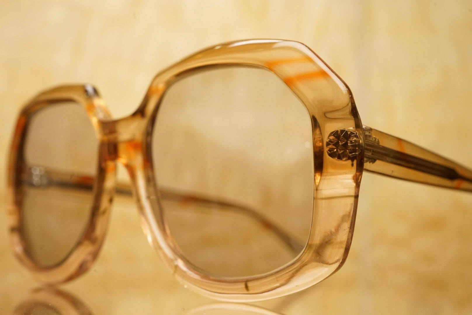 1970s OLIVER GOLDSMITH “SATADAY”