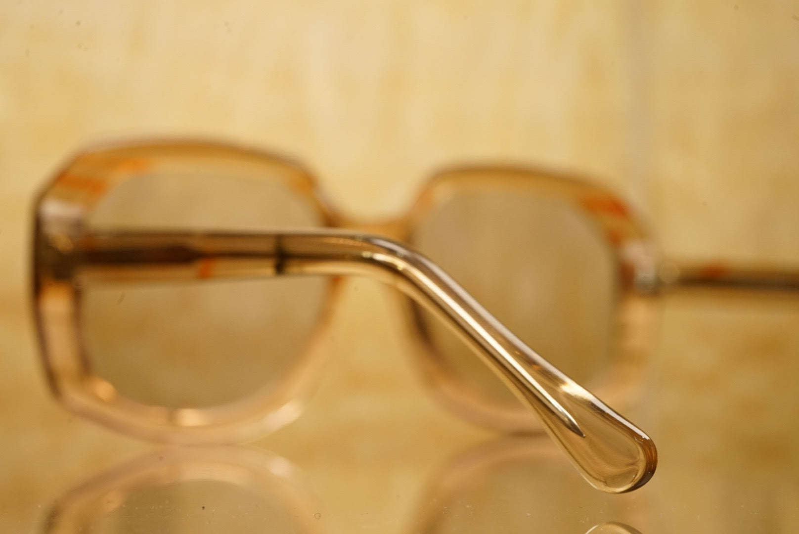 1970s OLIVER GOLDSMITH “SATADAY”