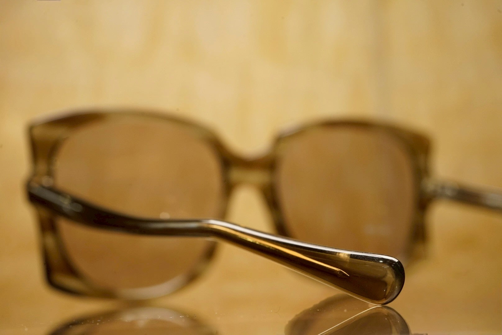 1970s OLIVER GOLDSMITH “JAN”