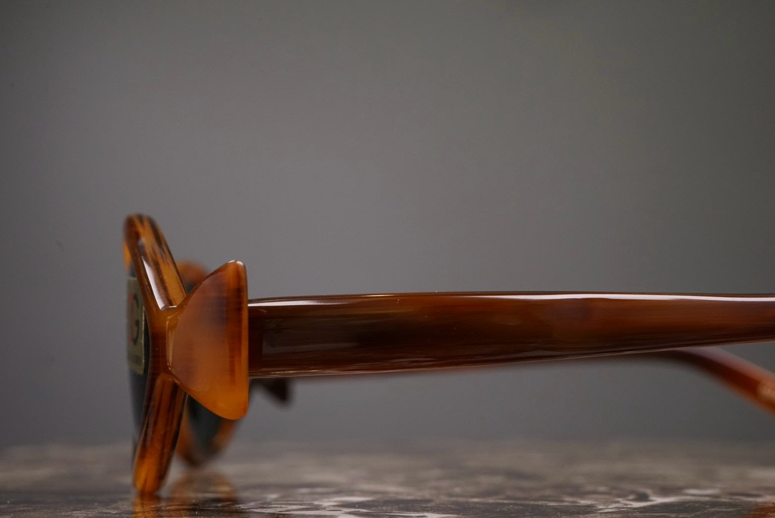 1970s OLIVER GOLDSMITH “GOLD FISH”