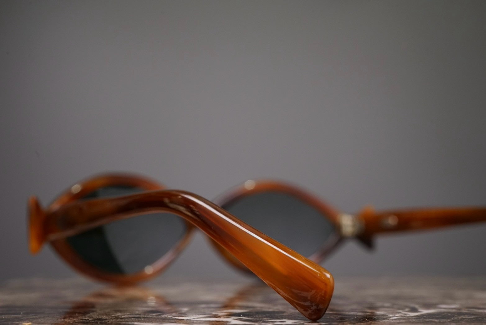 1970s OLIVER GOLDSMITH “GOLD FISH”