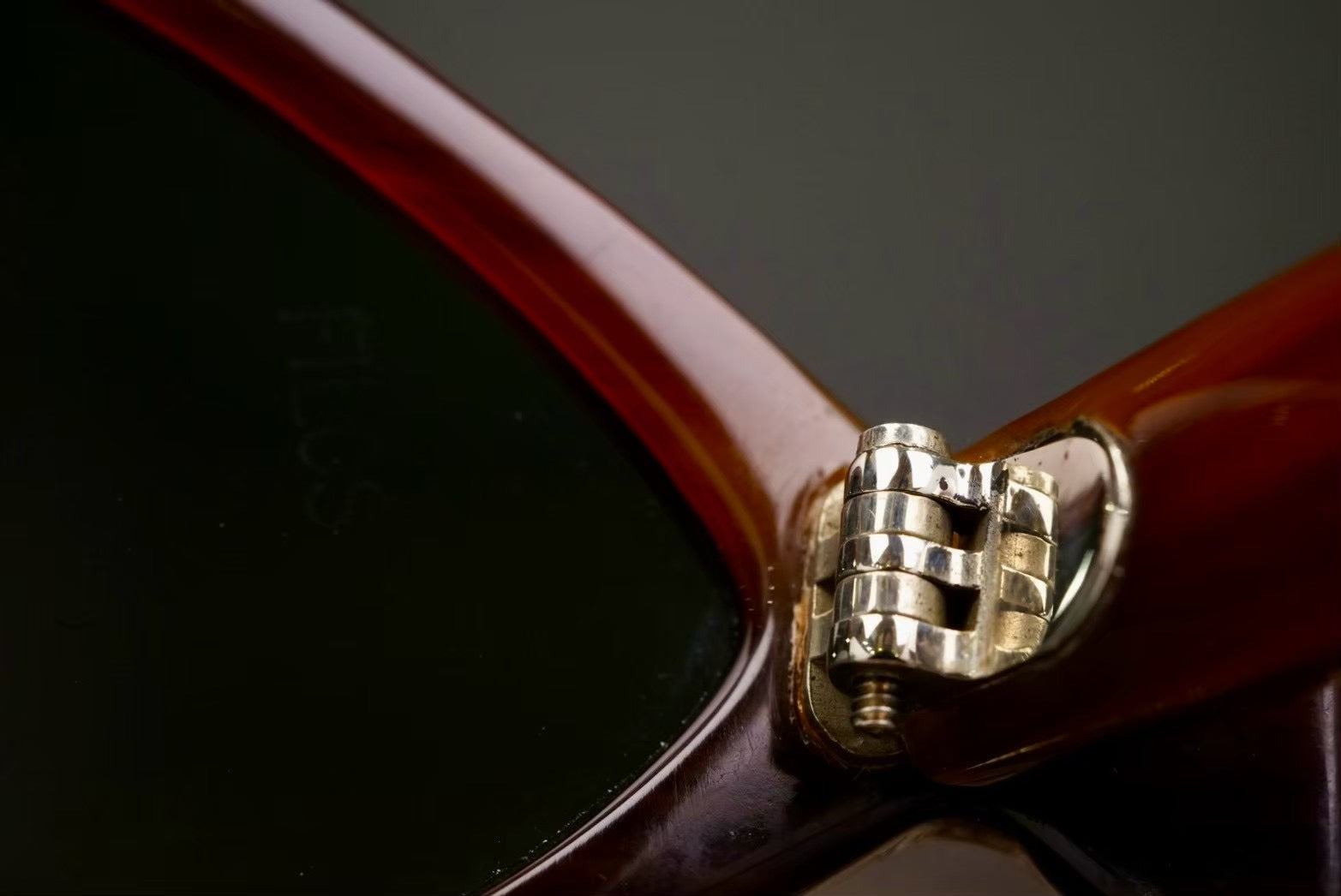 1970s OLIVER GOLDSMITH “GOLD FISH”