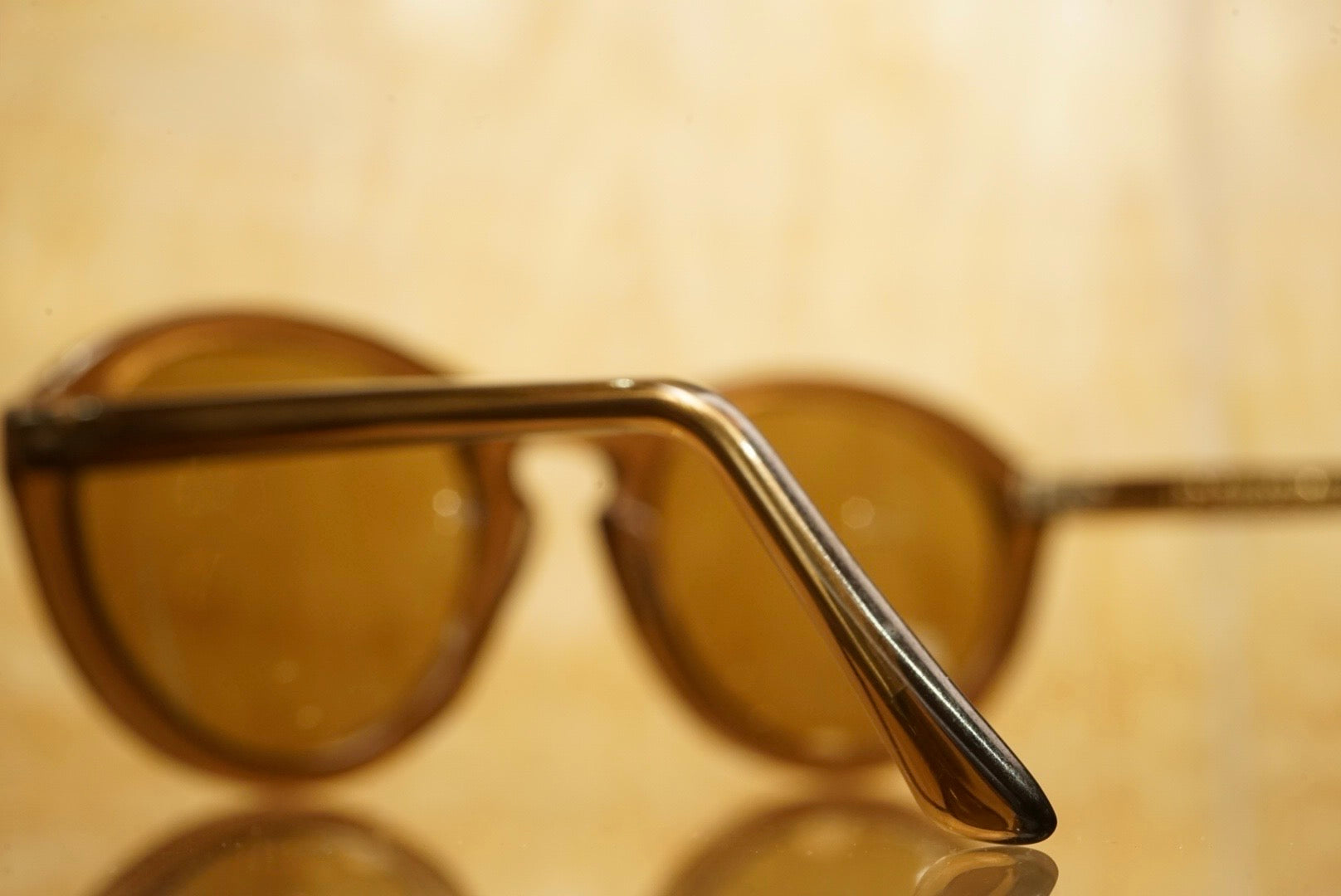 1960s OLIVER GOLDSMITH “CHELSEA”